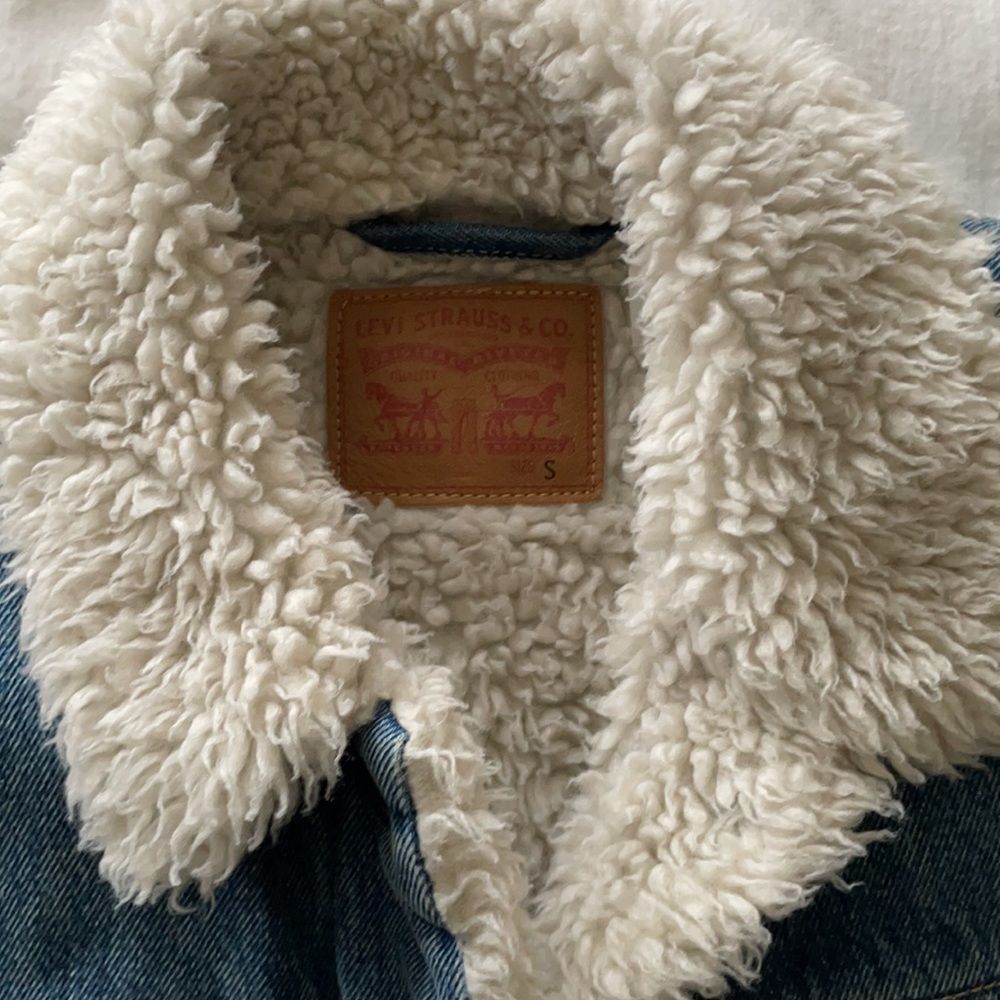 Levi's Blue Jean Jacket with White Sherpa Lining - Picture 2 of 3